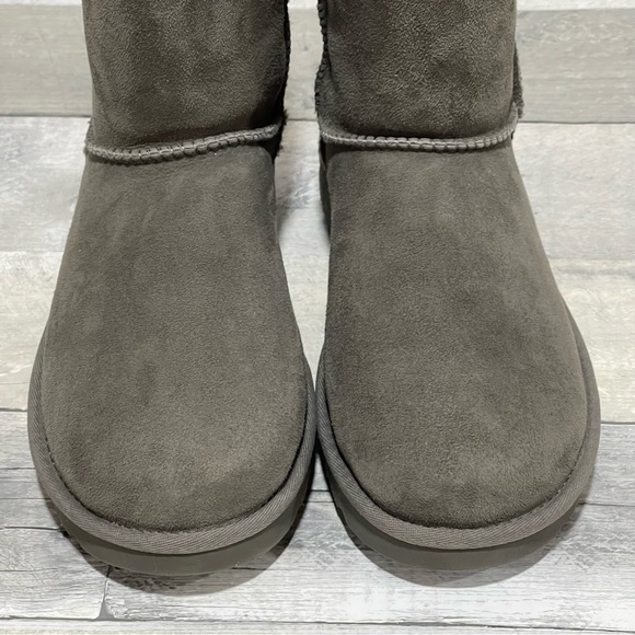 UGG Women’s Classic Short II Boots - Gray - Size - 8 US - Picture 7 of 10